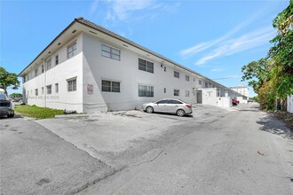5450 Hollywood Blvd in Hollywood, FL - Building Photo - Building Photo