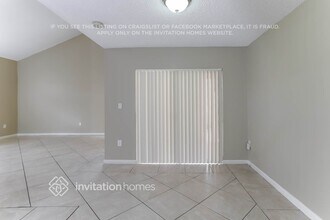 8229 NW 199th Terrace in Hialeah, FL - Building Photo - Building Photo