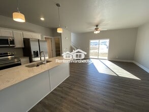 250 NW Greenway Pl in Waukee, IA - Building Photo - Building Photo