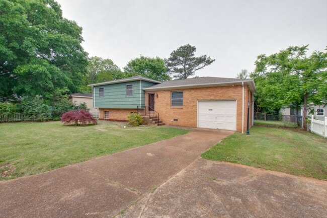 3902 McCally Pl in Huntsville, AL - Building Photo - Building Photo
