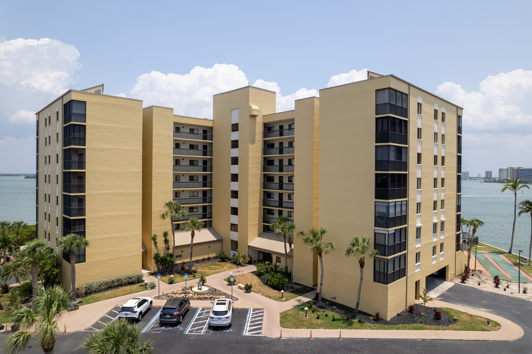 Windward Point Condominium in Ft. Myers, FL - Building Photo