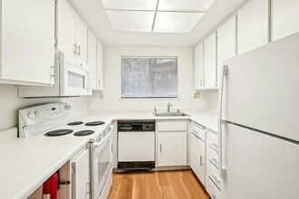 999 Evelyn Terrace W in Sunnyvale, CA - Building Photo - Building Photo