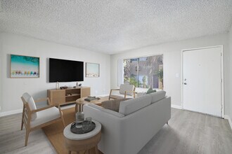 Villa Morocco in La Mesa, CA - Foto de edificio - Building Photo
