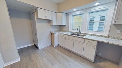 5242 Lyon Ave in Kansas City, MO - Building Photo - Building Photo