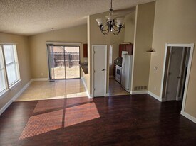 97 S Macon Ct, Unit 3080324 in Aurora, CO - Building Photo