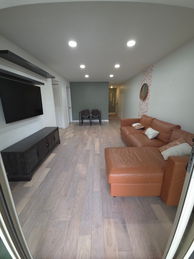 5201 Duke St, Unit 302