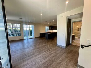 6548-6550 W 86th Pl, Unit 6550 in Los Angeles, CA - Building Photo - Building Photo