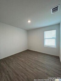 13819 Llama Pl photo'