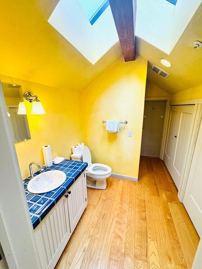 1411 Native Sons Rd in Redwood City, CA - Building Photo - Building Photo