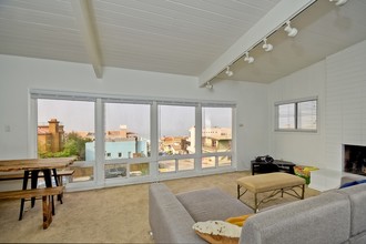 6 Ocean View Units-Manhattan Beach in Manhattan Beach, CA - Building Photo - Building Photo