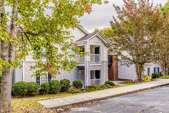 585 Franklin Grove Church Rd in Bryson City, NC - Foto de edificio - Building Photo