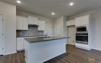 2553 Windle Ln in Seguin, TX - Building Photo - Building Photo