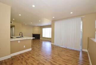 7103 S Durango Dr in Las Vegas, NV - Building Photo - Building Photo