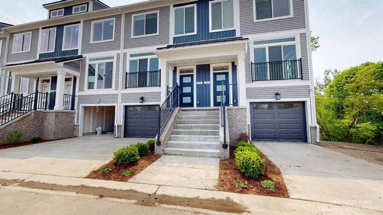 2731 Bristol Rdg Dr in Ann Arbor, MI - Building Photo