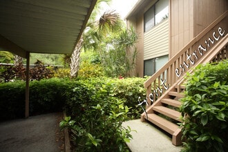 1636 Brookhouse Dr in Sarasota, FL - Foto de edificio - Building Photo