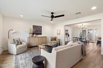 8447 E Montebello Ave in Scottsdale, AZ - Building Photo - Building Photo