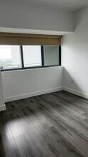 650 NE 32nd St, Unit 3905 in Miami, FL - Foto de edificio - Building Photo