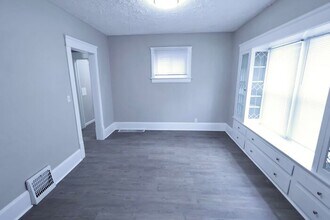 893 Delia Ave in Akron, OH - Building Photo - Building Photo