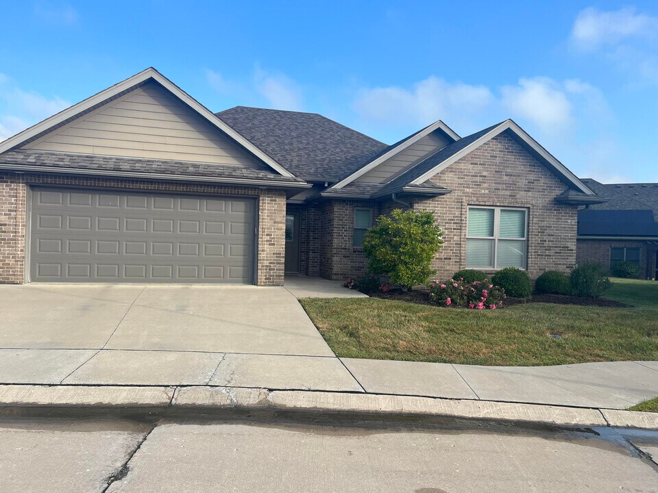 1707 Trellis Ln in Columbia, MO - Building Photo
