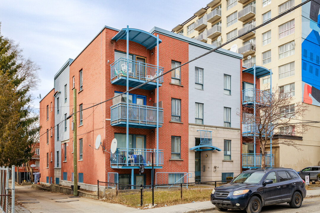 5335 Bourret Av in Montréal, QC - Building Photo