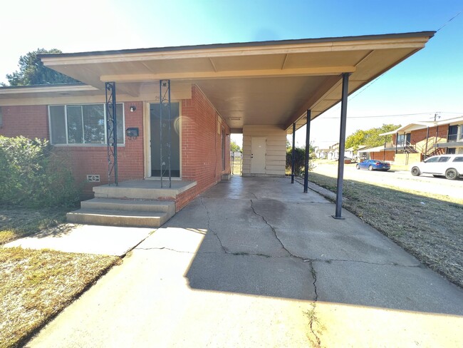 2400 Buchanan St in Wichita Falls, TX - Building Photo - Building Photo