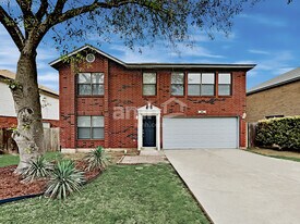 8010 Manderly Pl in Converse, TX - Building Photo