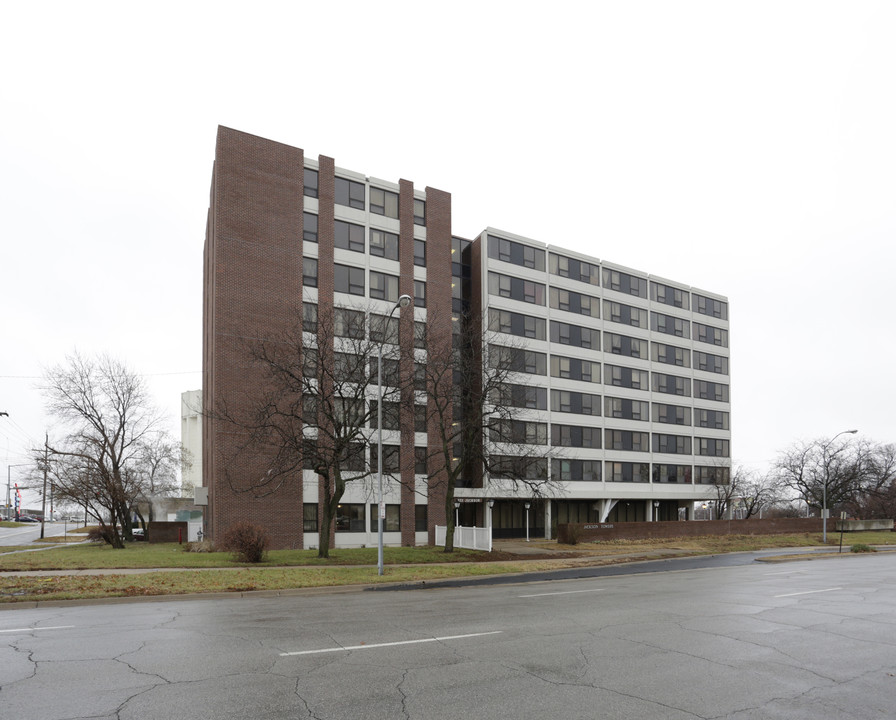 Jackson Towers in Topeka, KS - Foto de edificio