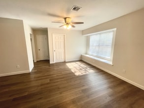 501 Karnes Dr in Robinson, TX - Building Photo - Building Photo