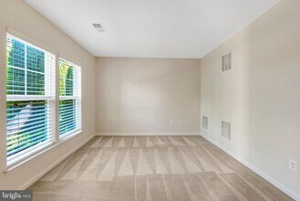 8932 Dahlgren Ridge Rd in Manassas, VA - Building Photo - Building Photo