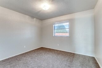 900 Skelly St in Crowley, TX - Building Photo - Building Photo