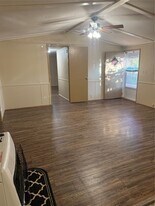 10 Southwood Shores Dr in Coldspring, TX - Building Photo