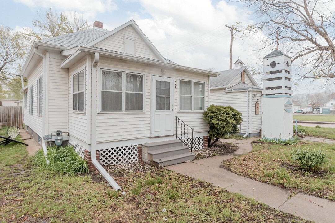 446 E St in Lincoln, NE - Foto de edificio