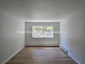20 Tall Pines Dr in Lewiston, ME - Building Photo - Building Photo
