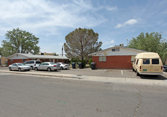 321-323 Dallas St NE in Albuquerque, NM - Foto de edificio - Building Photo