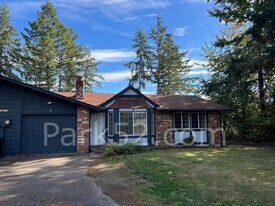 12613 80th Ave E in Puyallup, WA - Building Photo