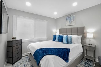 570 E Higgins Rd, Unit SI ID1301333P in Elk Grove Village, IL - Foto de edificio - Building Photo