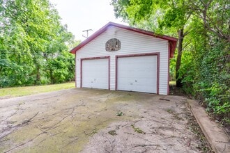 345 S Zunis Ave in Tulsa, OK - Building Photo - Building Photo