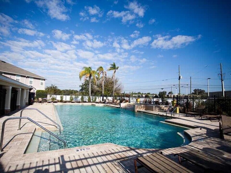 597 52nd Ave N in St. Petersburg, FL - Building Photo