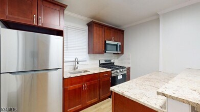378 Boyden Ave-Unit -1 in Maplewood, NJ - Building Photo - Building Photo