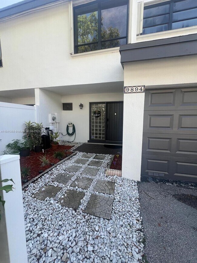9894 Fairway Cove Ln in Plantation, FL - Building Photo - Building Photo