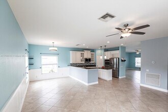 2201 Cape Heather Cir in Cape Coral, FL - Building Photo - Building Photo