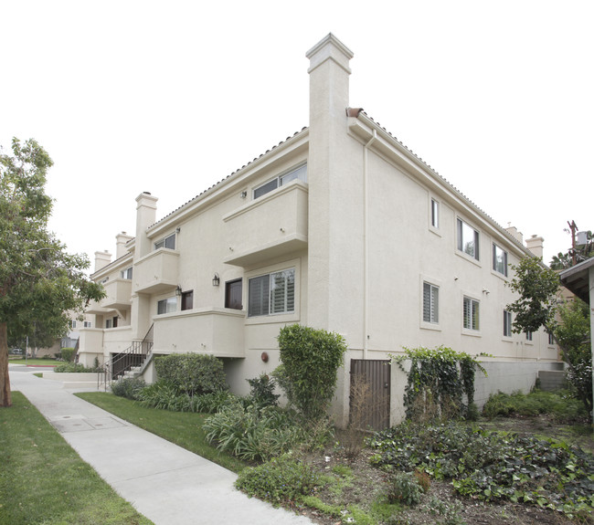 10700 Bloomfield St in North Hollywood, CA - Foto de edificio - Building Photo