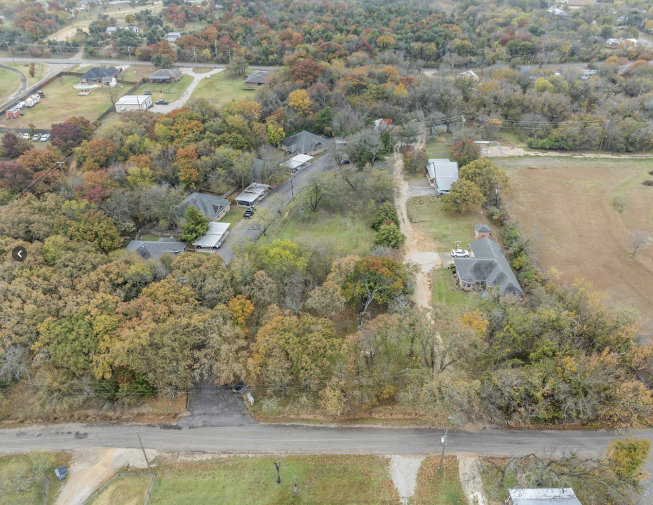 910 E 3rd St in Weatherford, TX - Building Photo