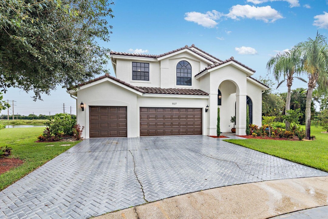 11137 Grandview Mnr in Wellington, FL - Building Photo