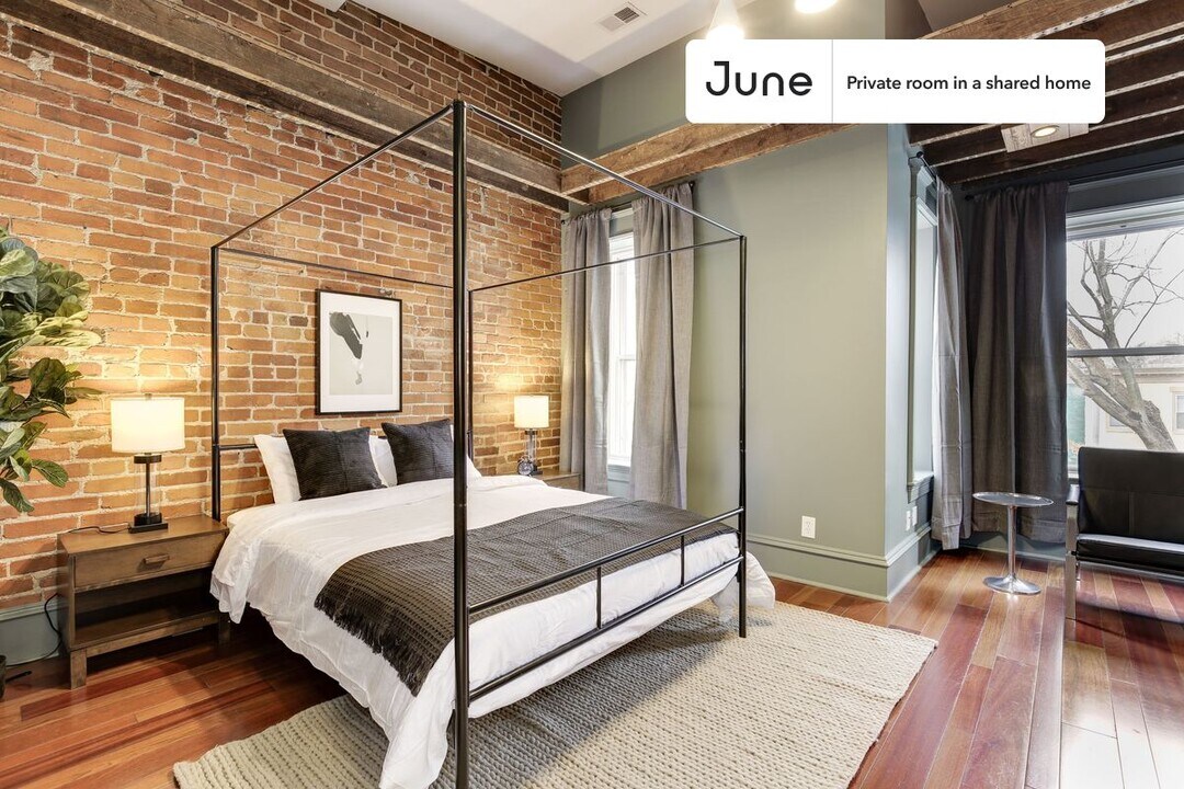 Private bedroom in 4 bed/3 bath Home in Washington, DC - Building Photo