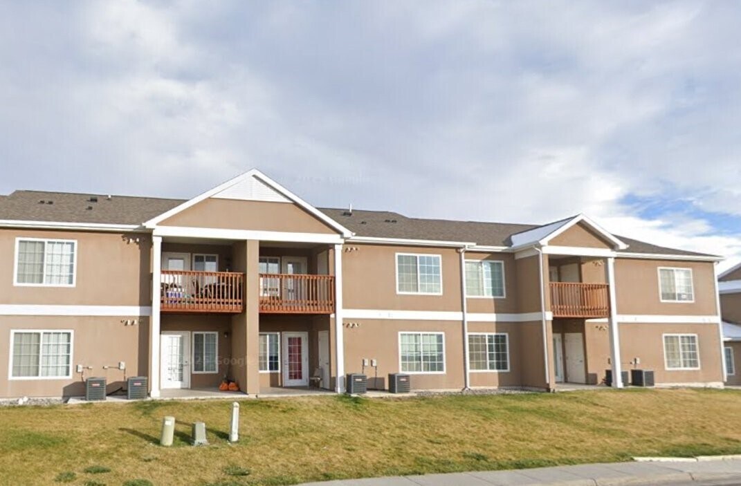 614 Hill St in Riverton, WY - Building Photo