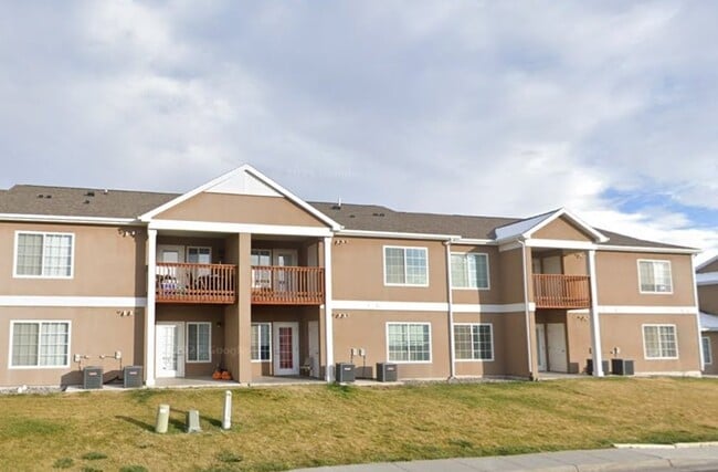 614 Hill St in Riverton, WY - Building Photo - Building Photo