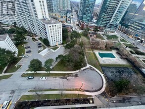 233-1233 Beecroft Rd in Toronto, ON - Building Photo - Building Photo