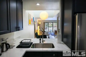 2902 Eastshore Pl in Reno, NV - Foto de edificio - Building Photo