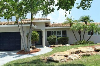 221 SE 10th St in Pompano Beach, FL - Building Photo - Building Photo